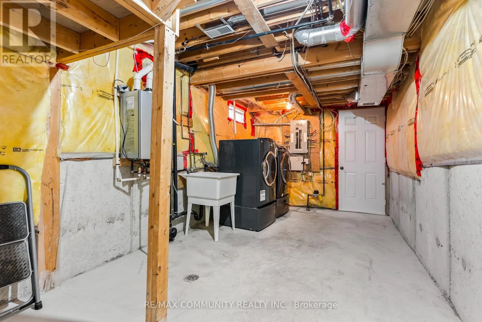 5 WHITE HEATHER BOULEVARD