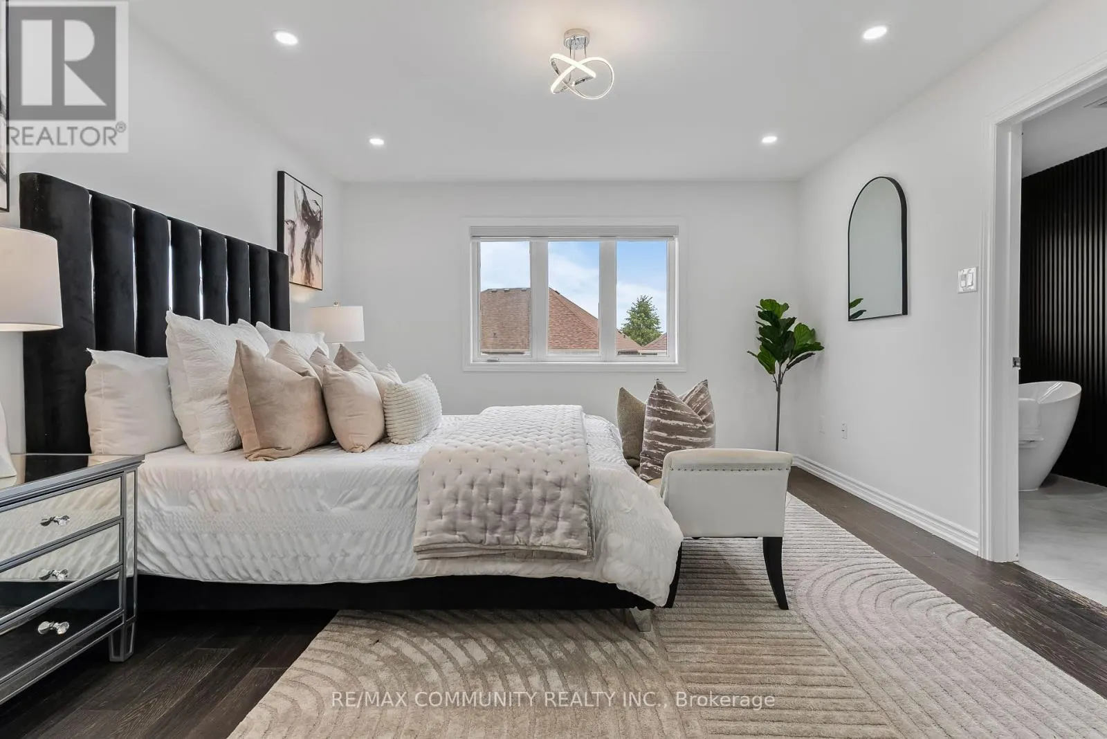 5 WHITE HEATHER BOULEVARD