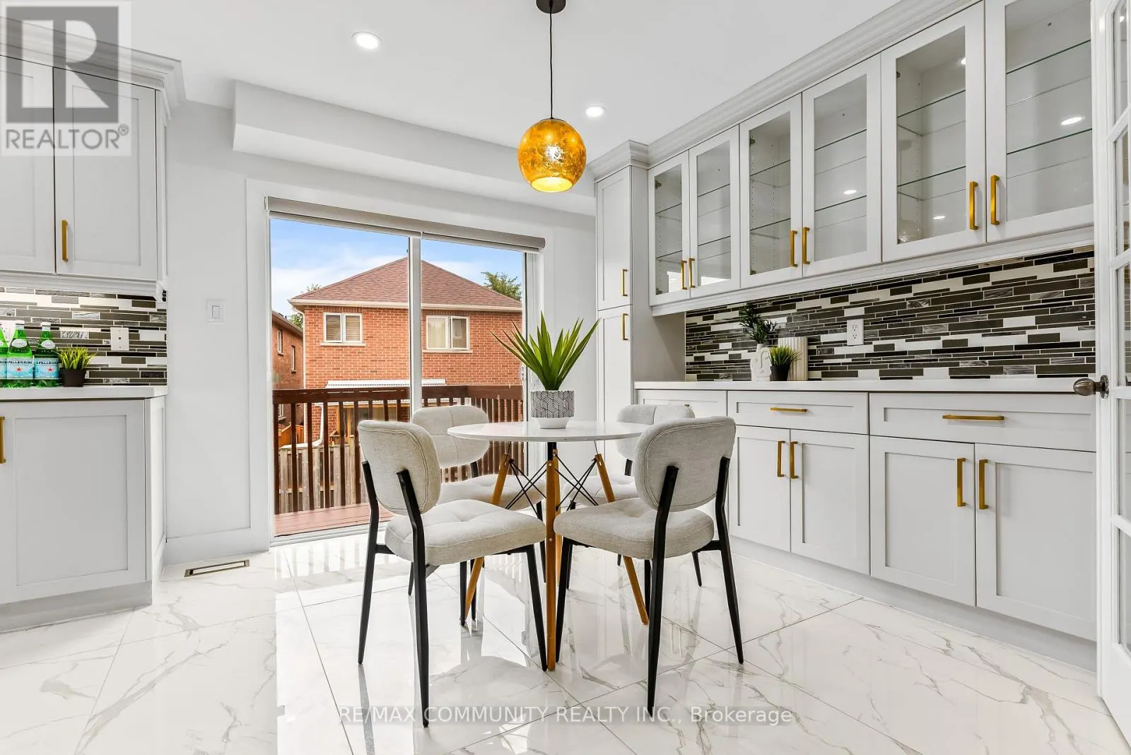 5 WHITE HEATHER BOULEVARD