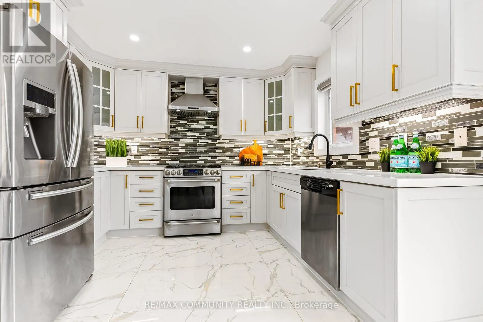 5 WHITE HEATHER BOULEVARD