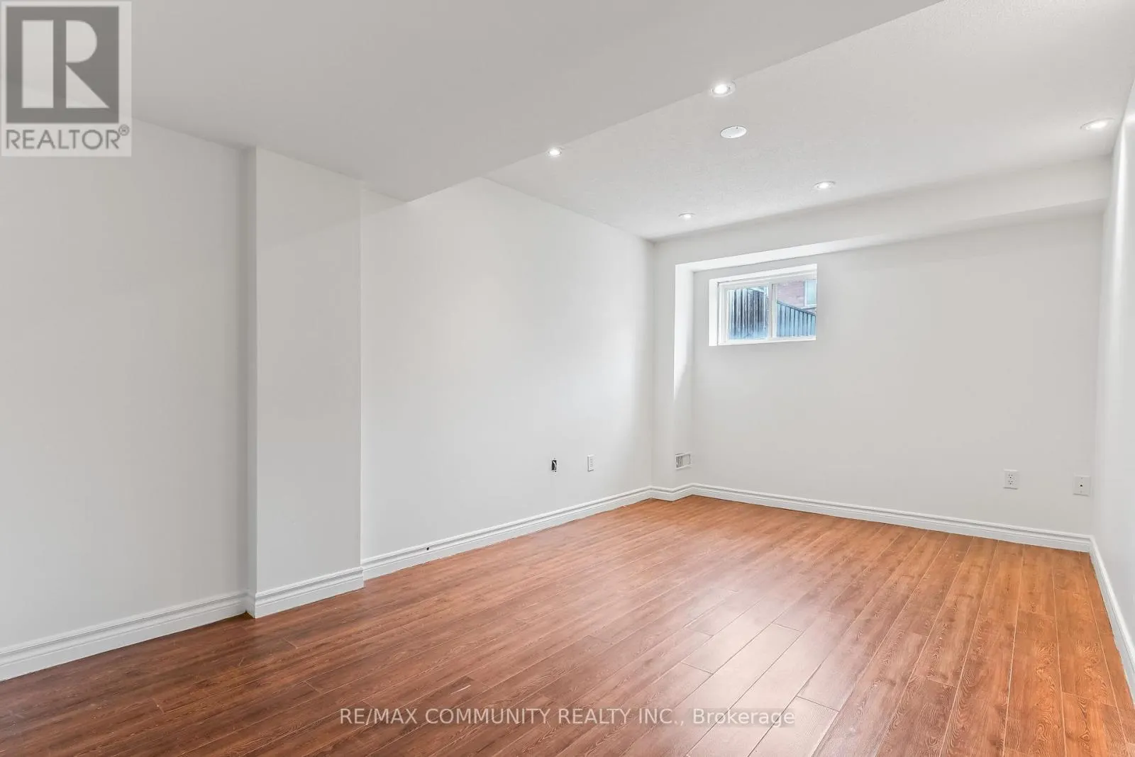 5 WHITE HEATHER BOULEVARD