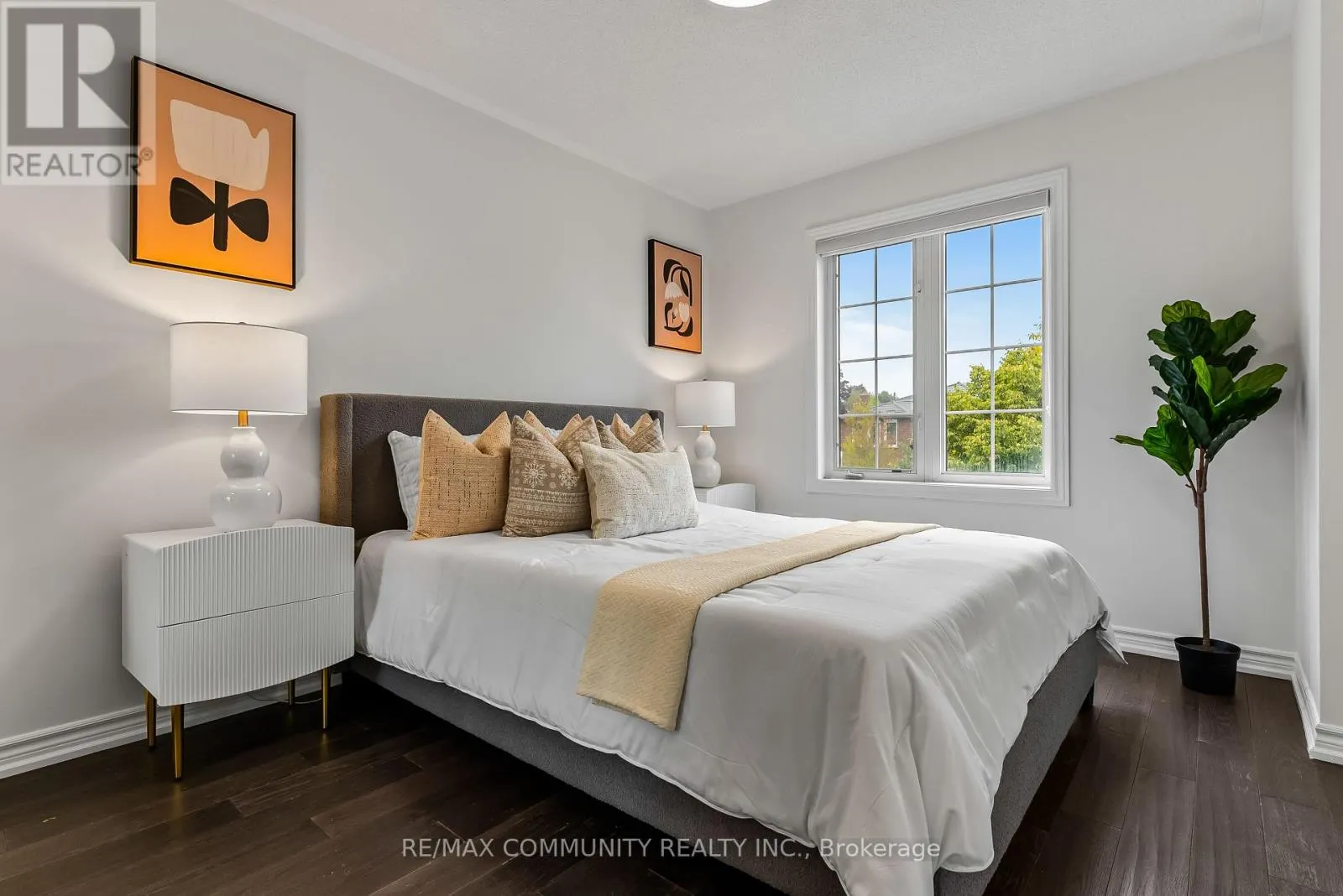 5 WHITE HEATHER BOULEVARD