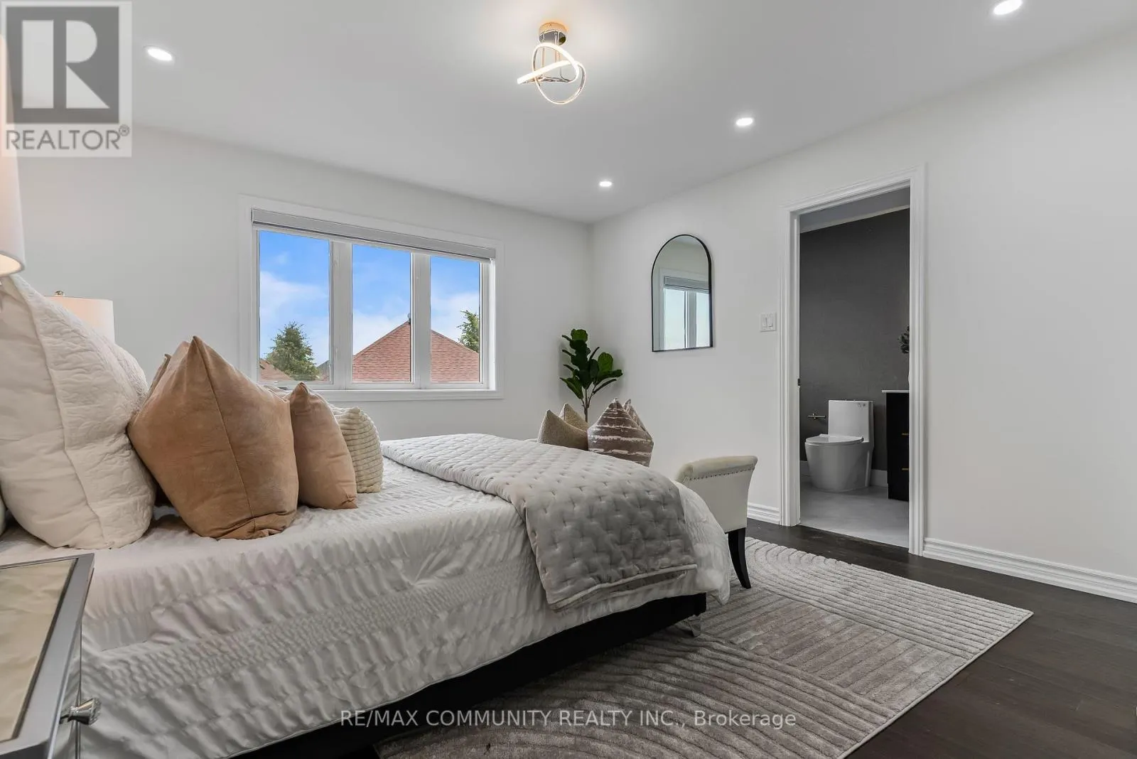 5 WHITE HEATHER BOULEVARD