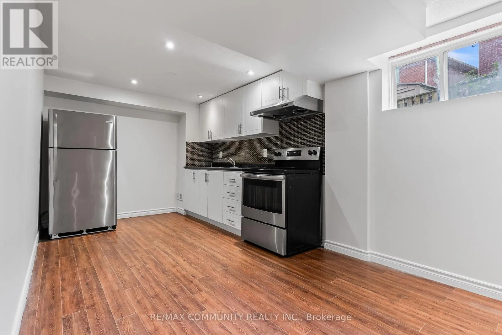 5 WHITE HEATHER BOULEVARD