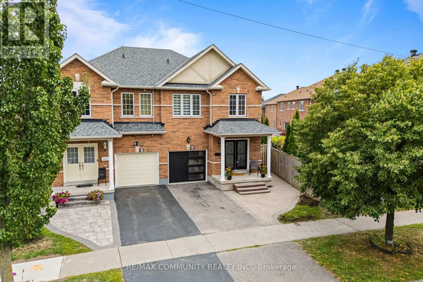 5 WHITE HEATHER BOULEVARD