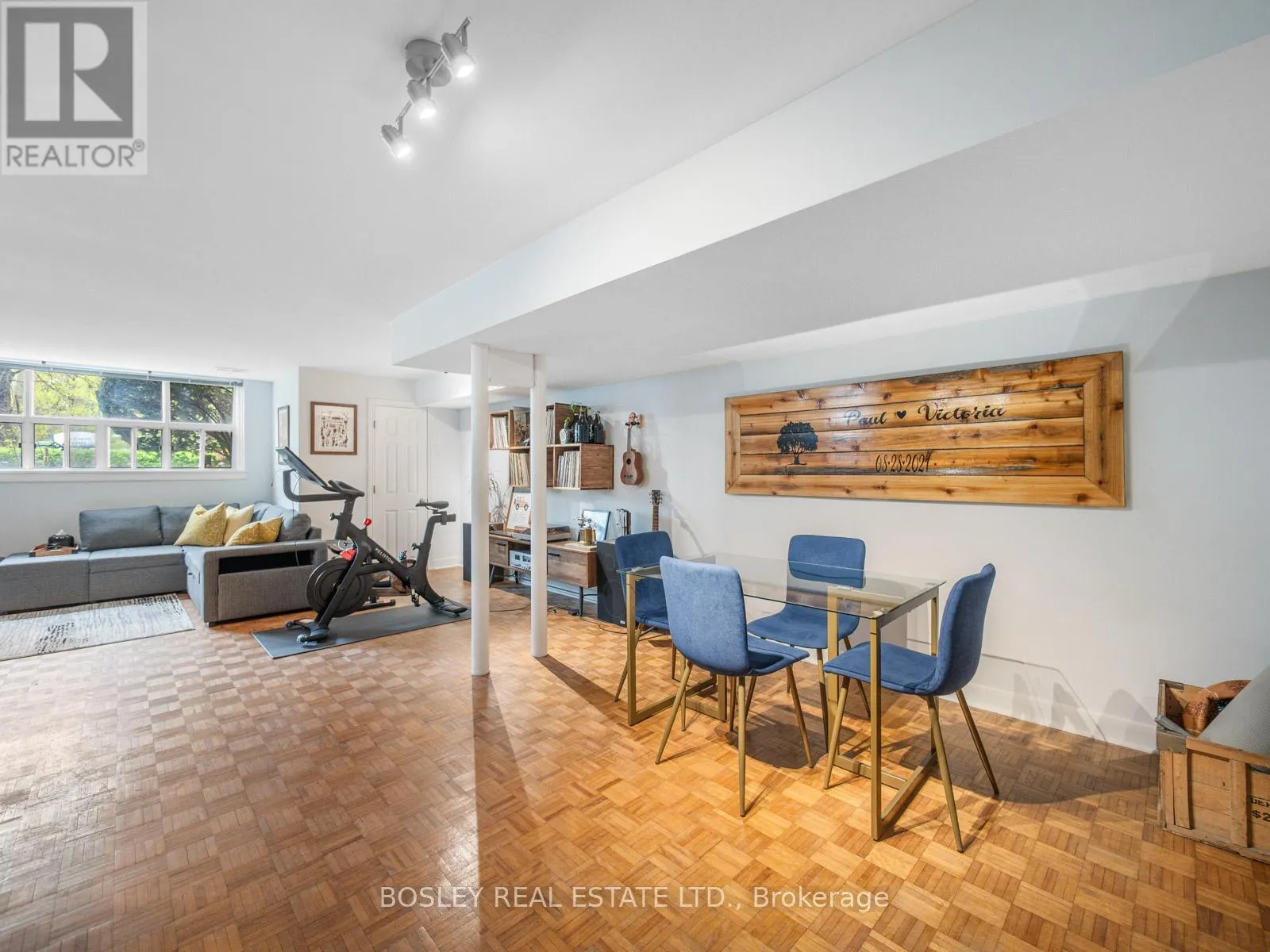 9 LOVE CRESCENT