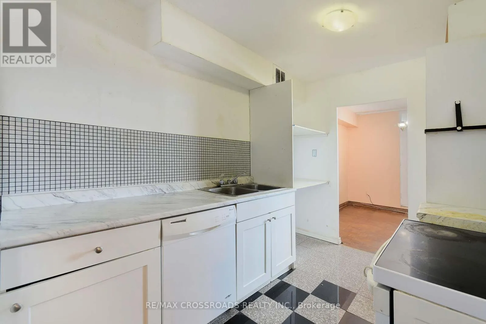 619 - 180 MARKHAM ROAD
