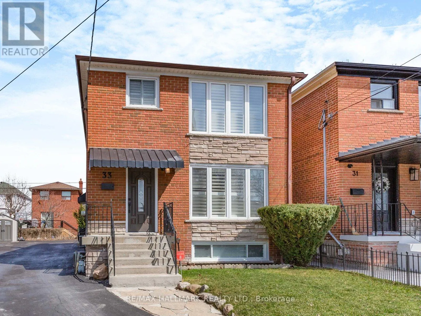 33 EVERETT CRESCENT