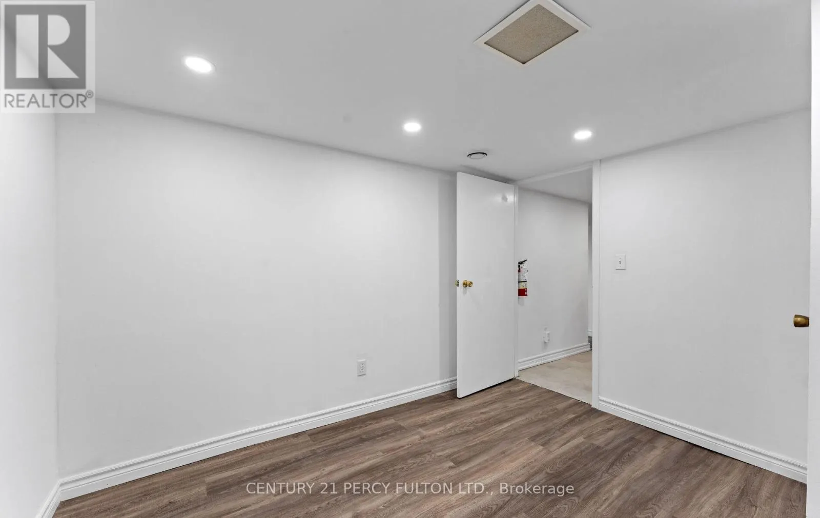 LOWER - 228 BROCK STREET N