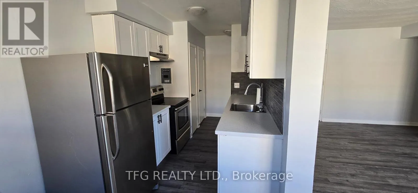 8 - 300 MONTRAVE AVENUE, #8