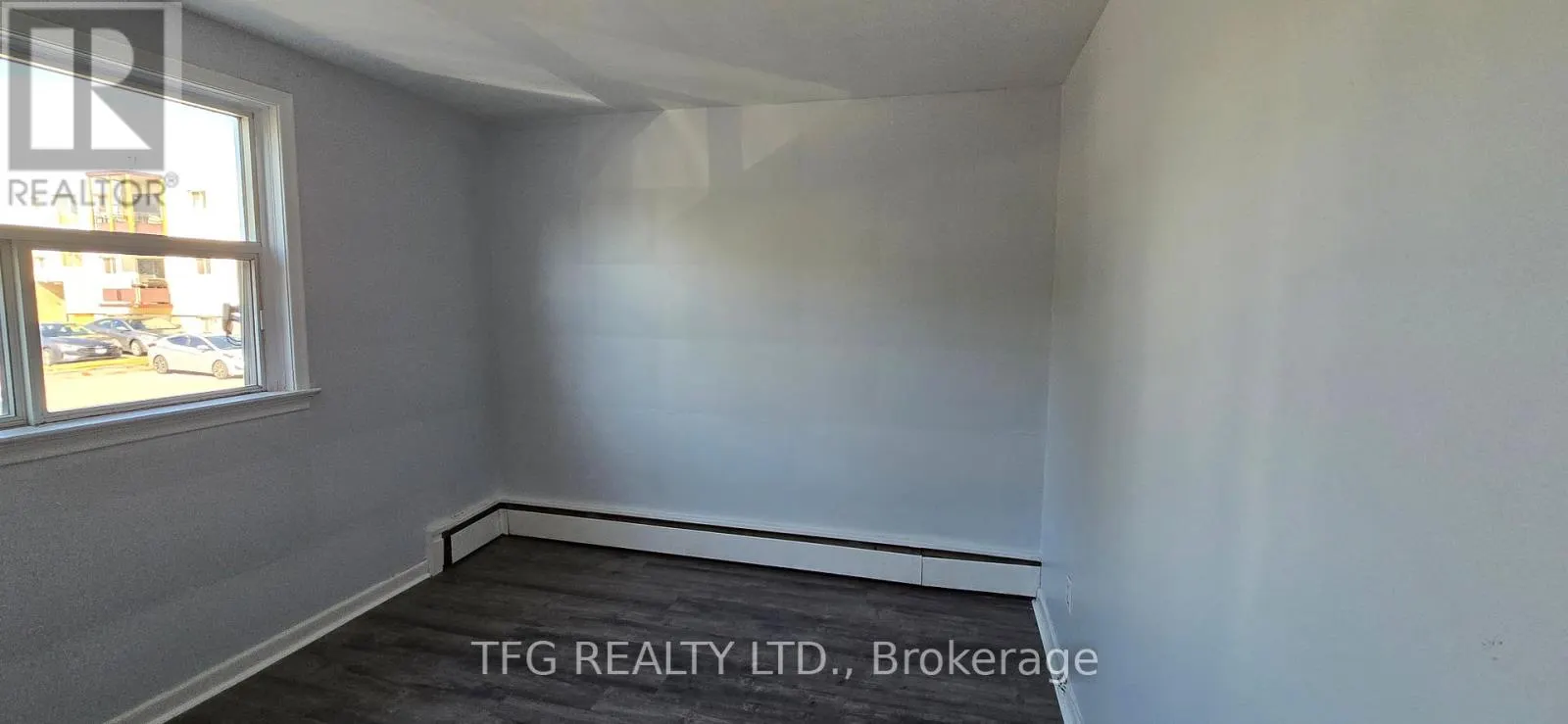 8 - 300 MONTRAVE AVENUE, #8