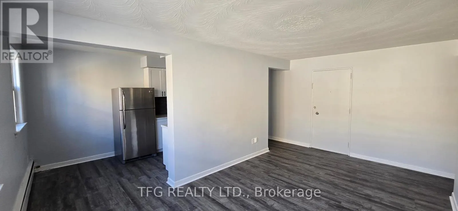 8 - 300 MONTRAVE AVENUE, #8