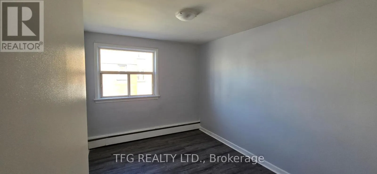 8 - 300 MONTRAVE AVENUE, #8