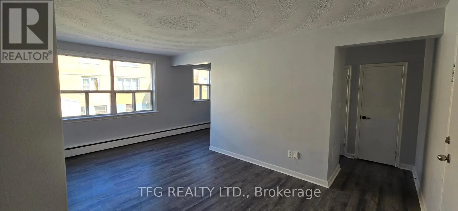 8 - 300 MONTRAVE AVENUE, #8