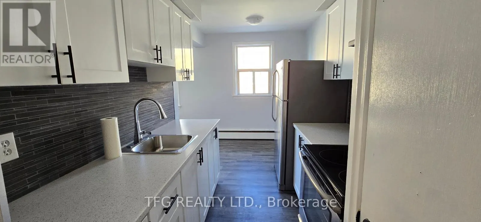 8 - 300 MONTRAVE AVENUE, #8