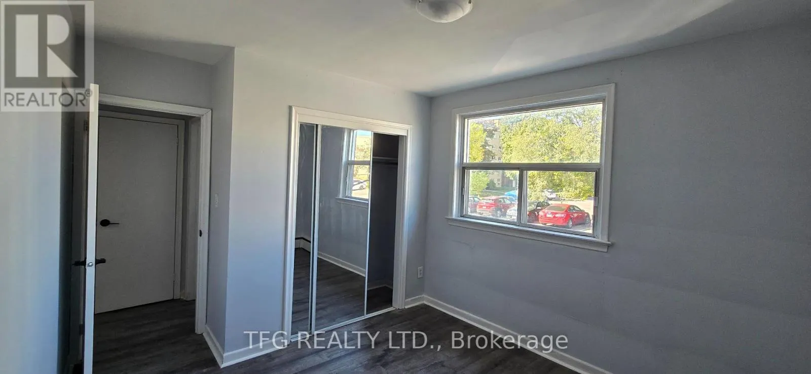 8 - 300 MONTRAVE AVENUE, #8