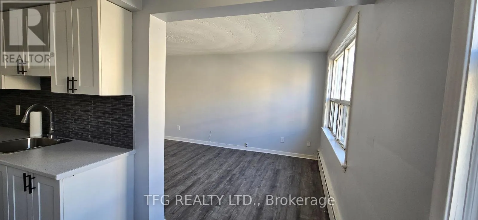 8 - 300 MONTRAVE AVENUE, #8