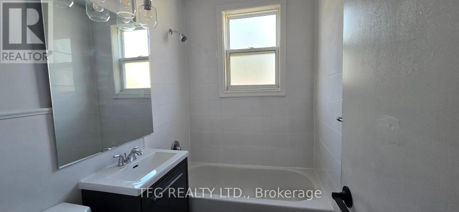 8 - 300 MONTRAVE AVENUE, #8