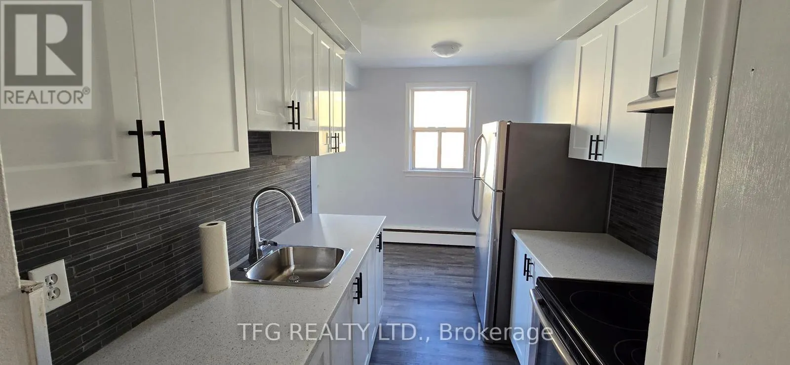 8 - 300 MONTRAVE AVENUE, #8