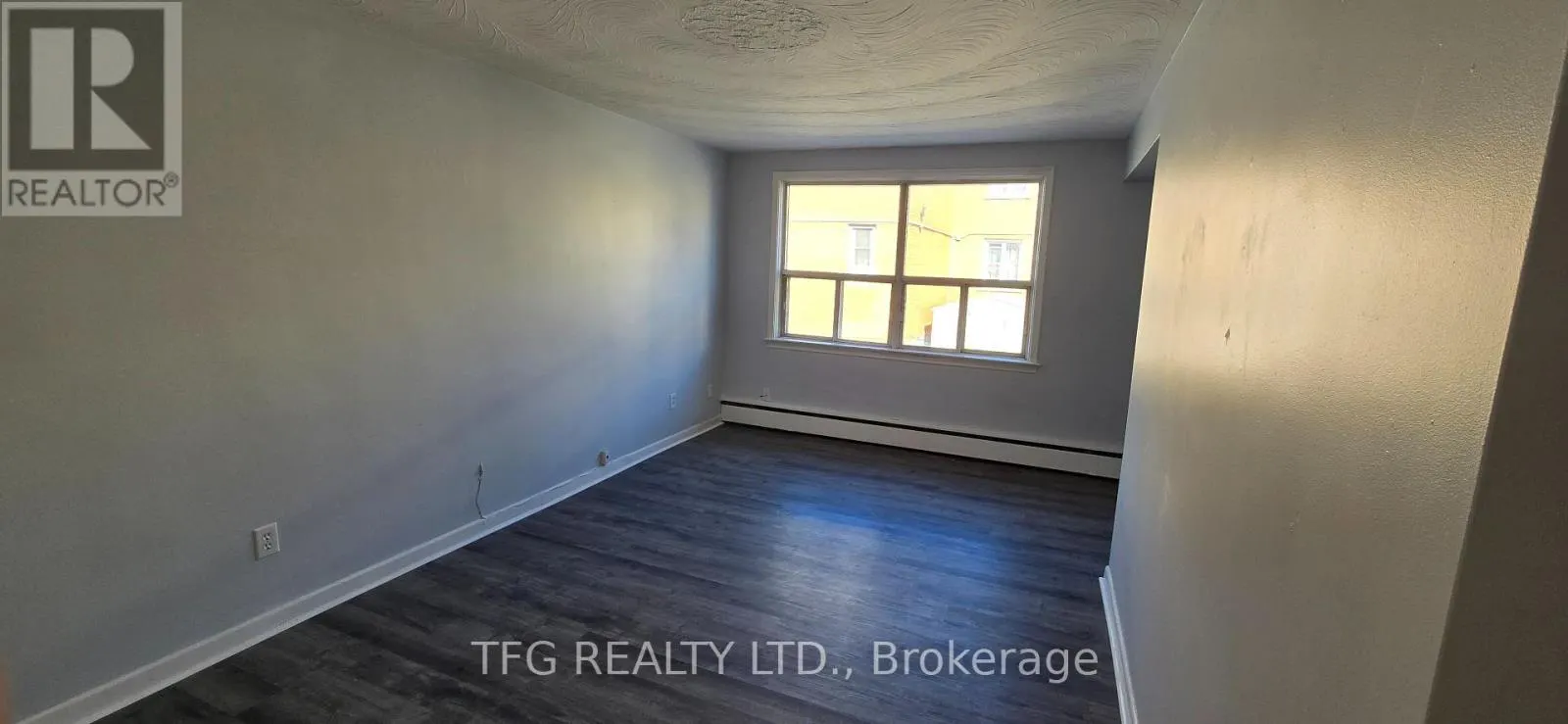 8 - 300 MONTRAVE AVENUE, #8