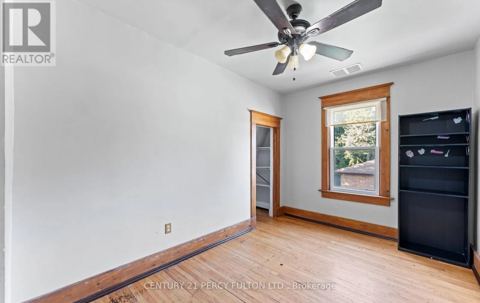 UPPER - 228 BROCK STREET N