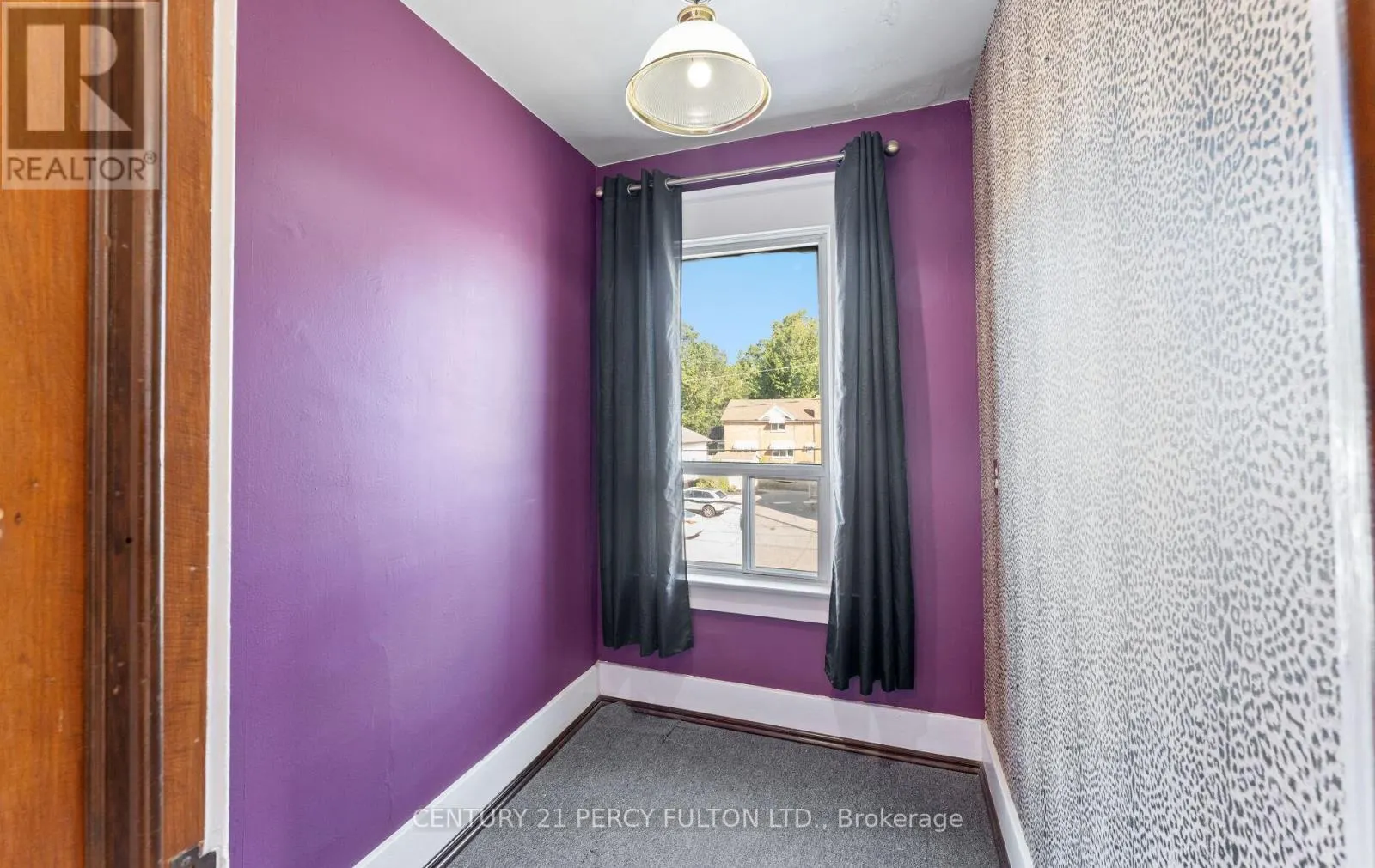 UPPER - 228 BROCK STREET N