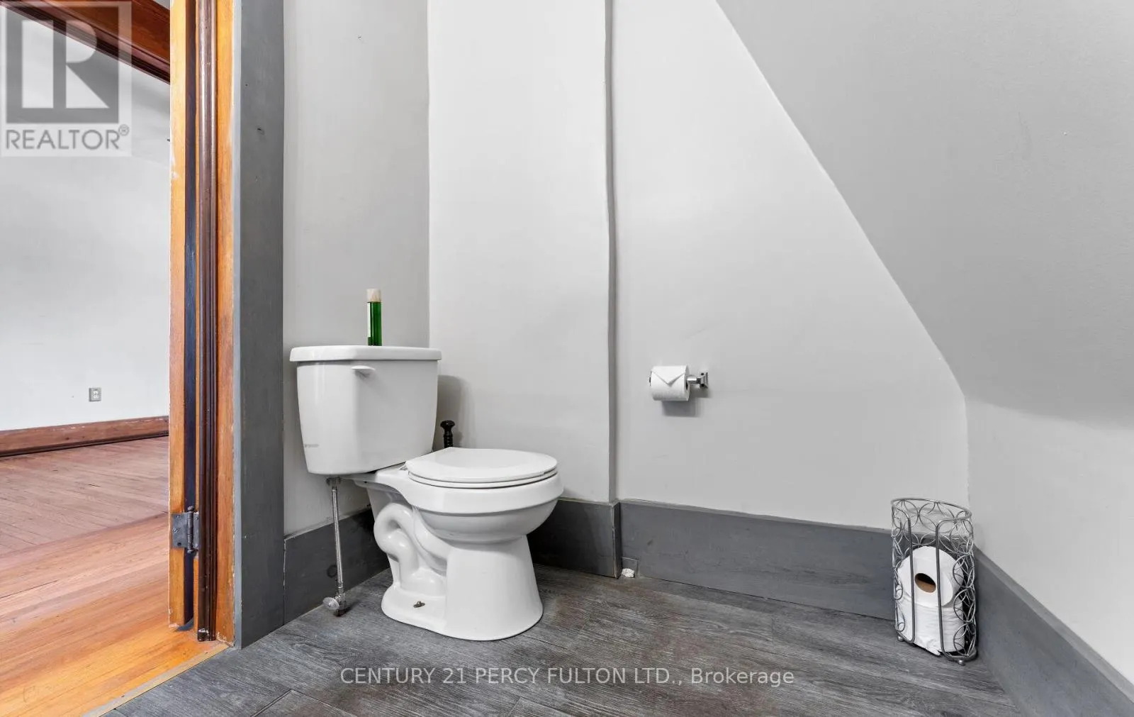 UPPER - 228 BROCK STREET N