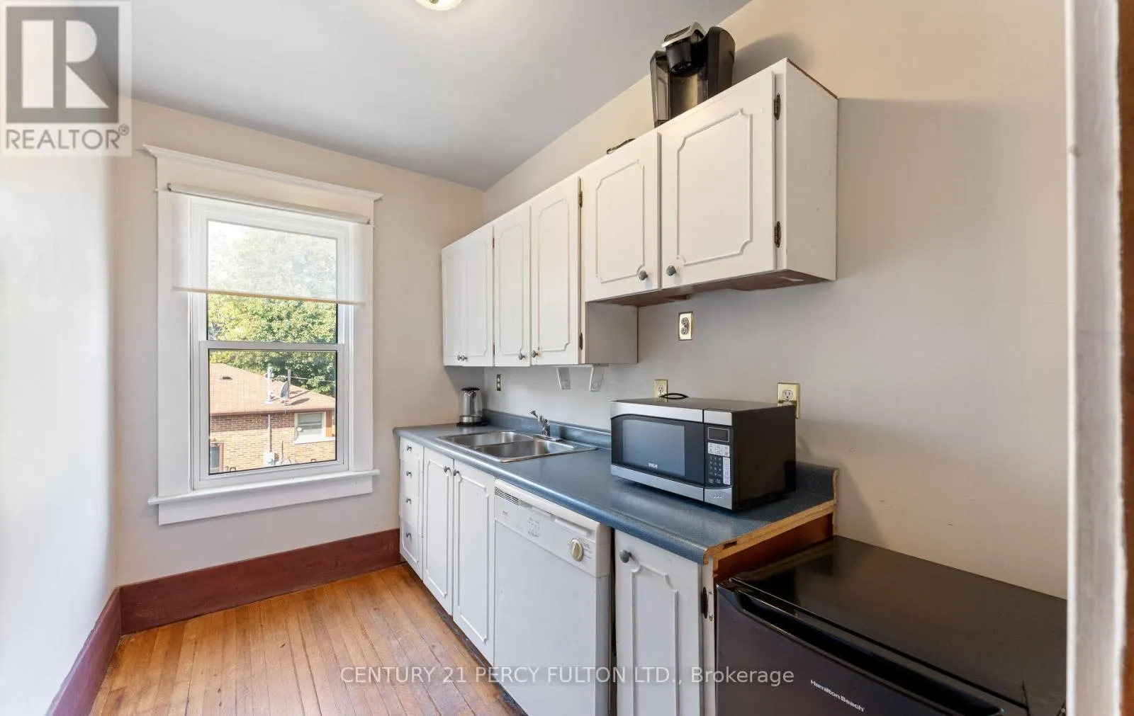 UPPER - 228 BROCK STREET N