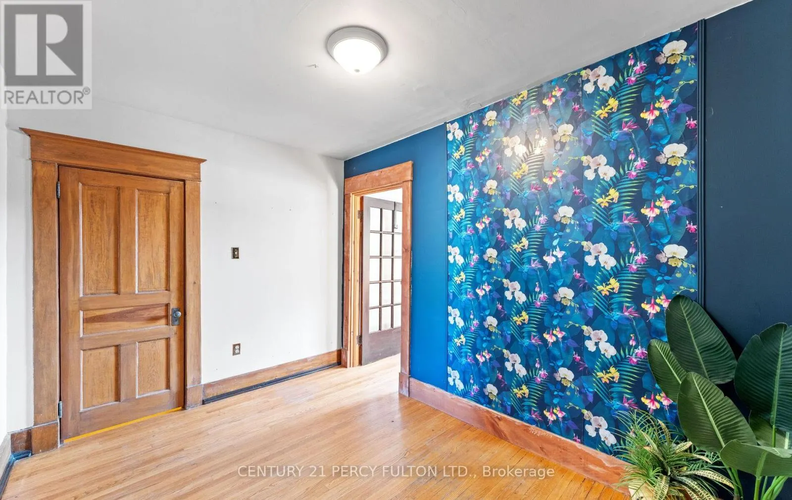 UPPER - 228 BROCK STREET N
