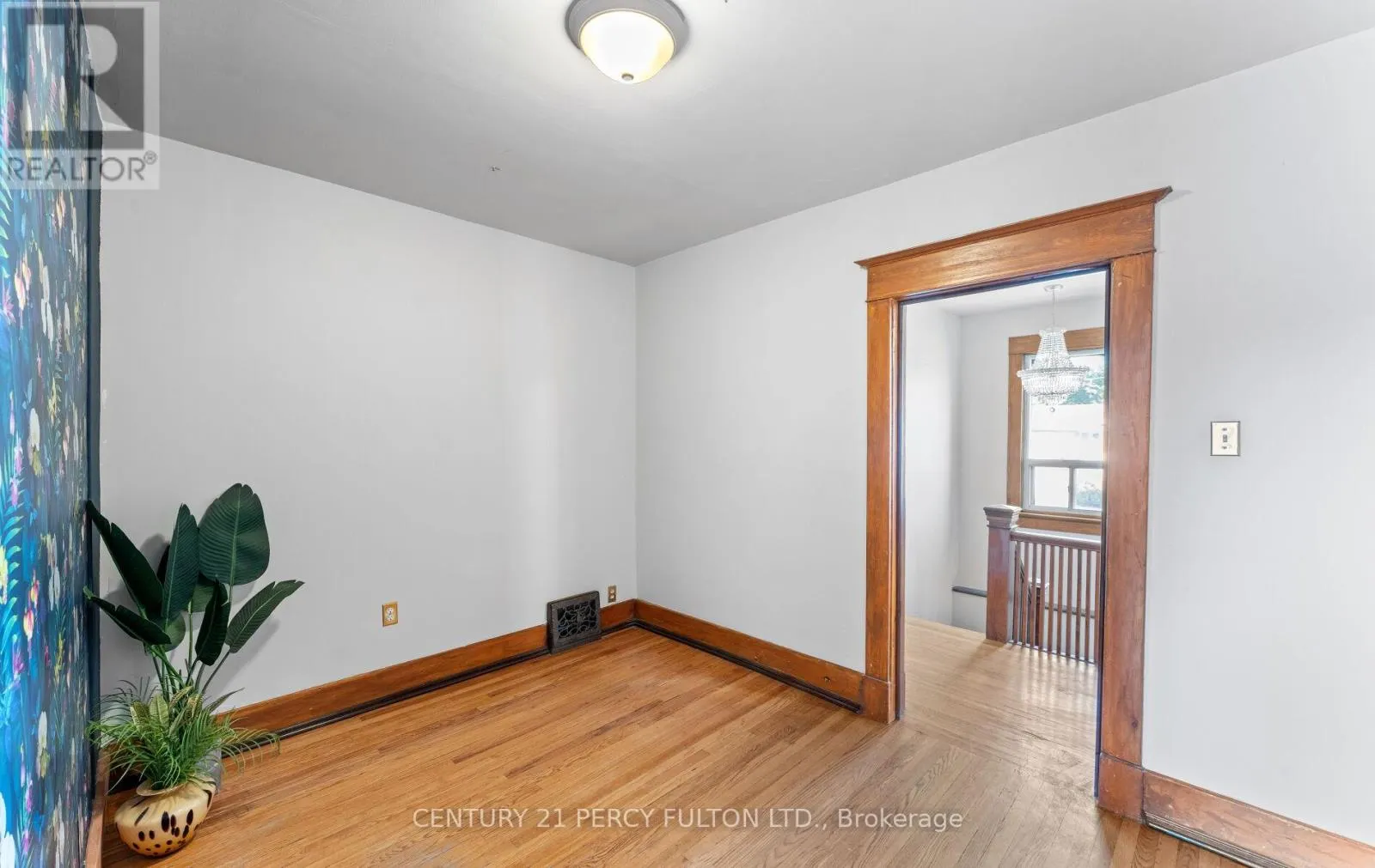 UPPER - 228 BROCK STREET N