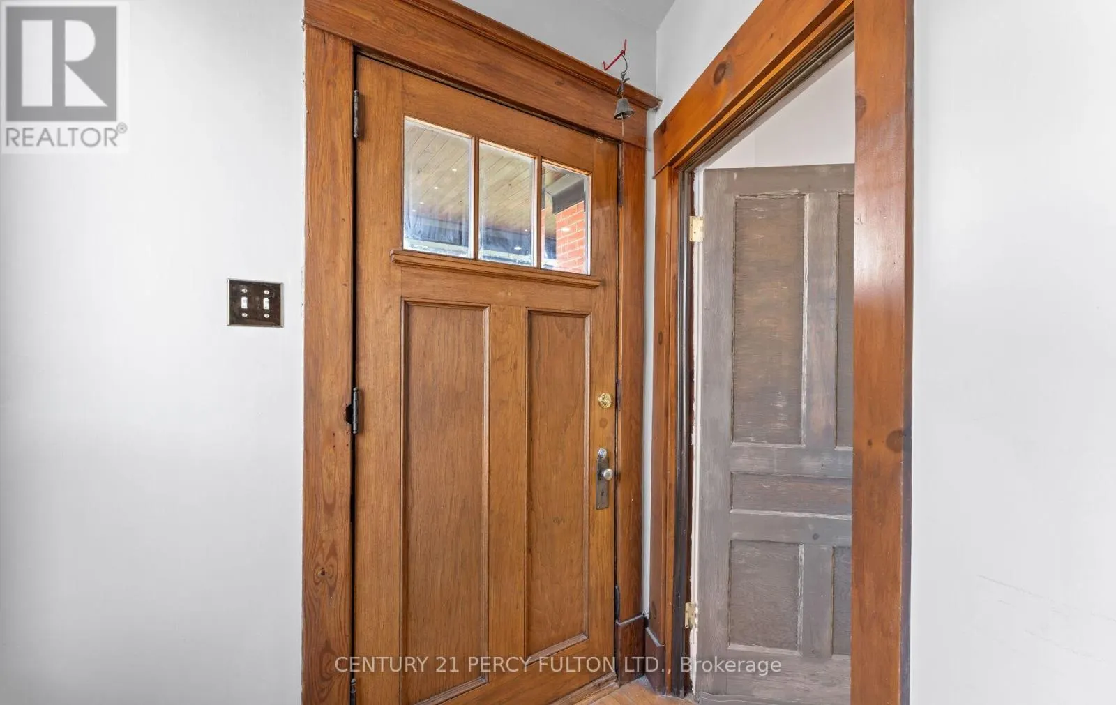 UPPER - 228 BROCK STREET N