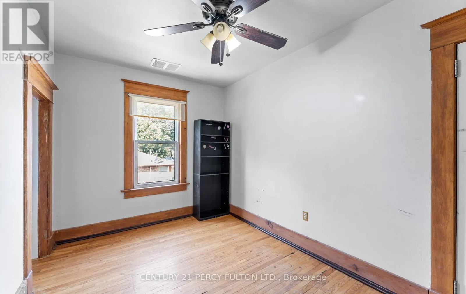 UPPER - 228 BROCK STREET N