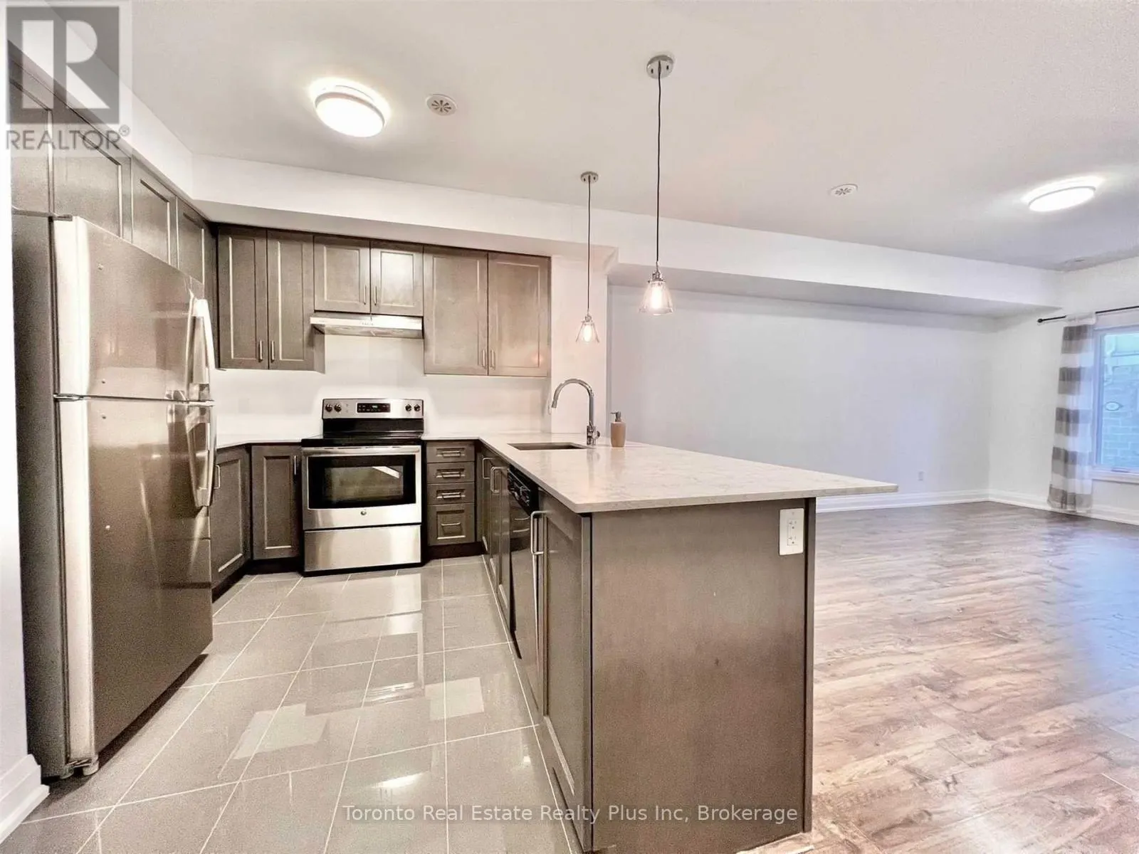 3 - 1060 ST. HILDAS WAY
