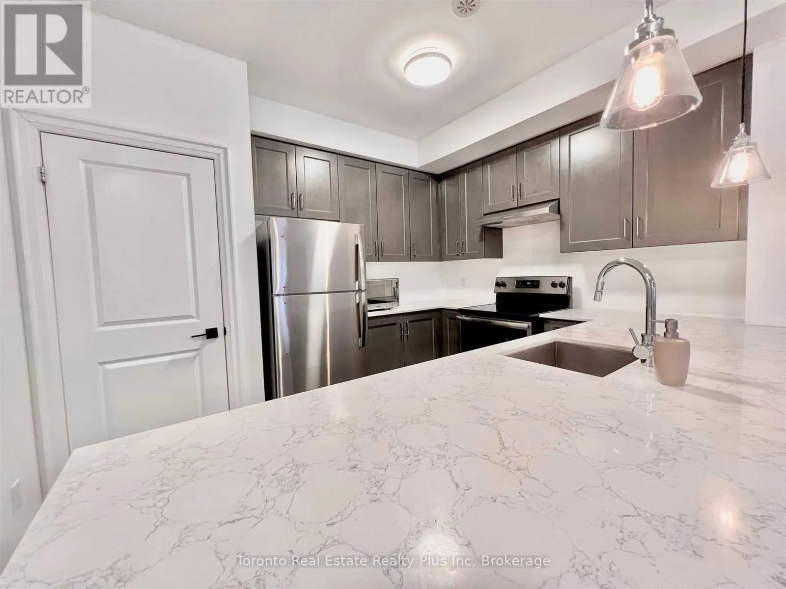 3 - 1060 ST. HILDAS WAY