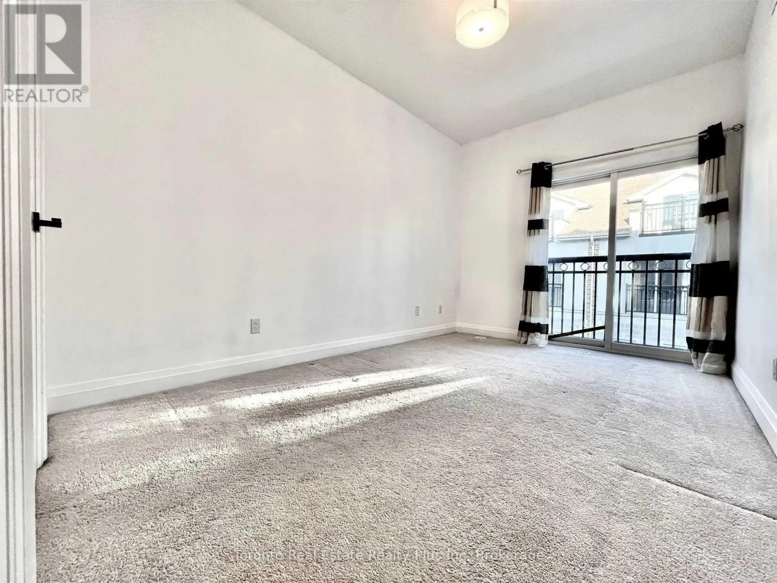 3 - 1060 ST. HILDAS WAY