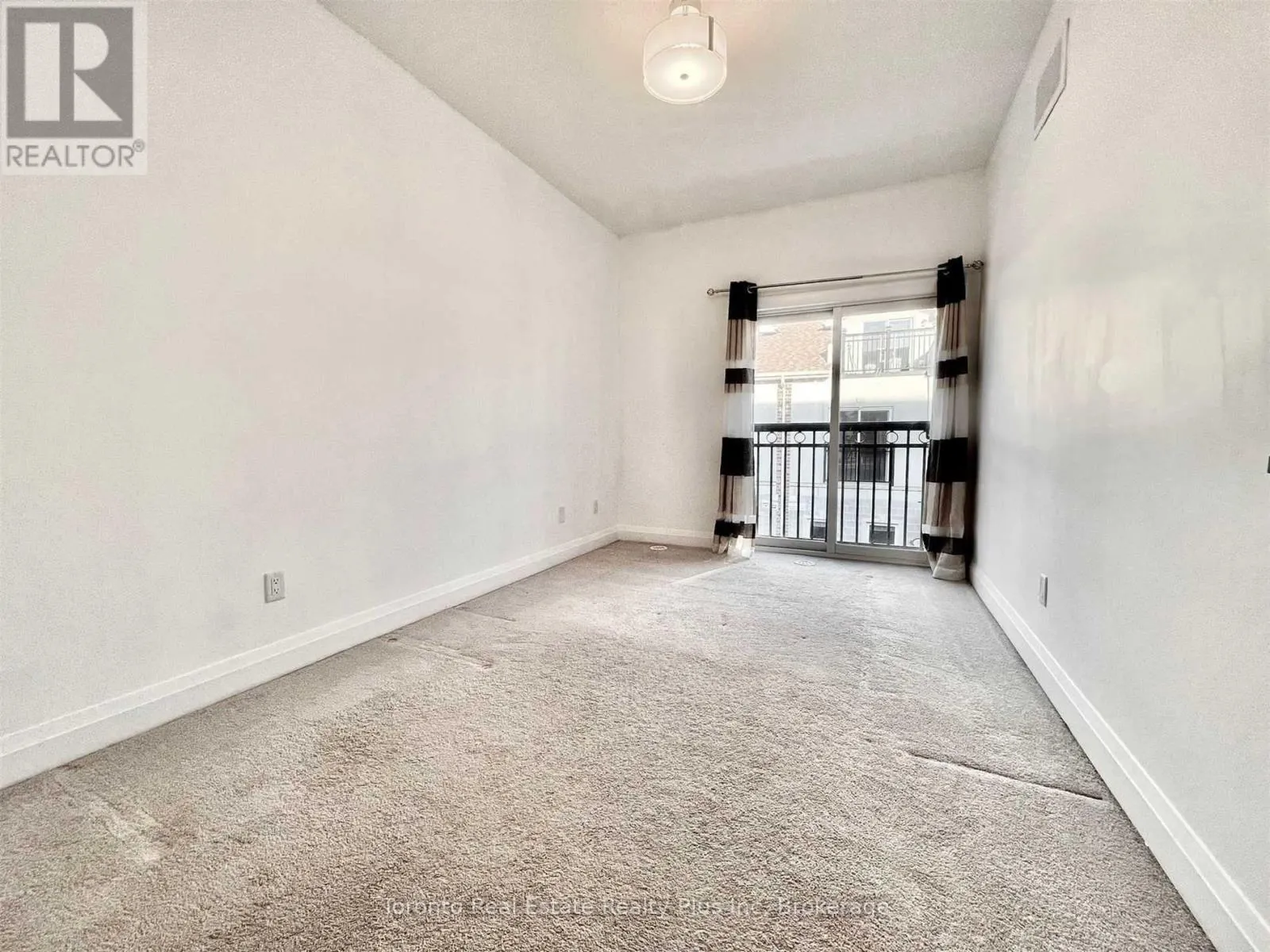 3 - 1060 ST. HILDAS WAY