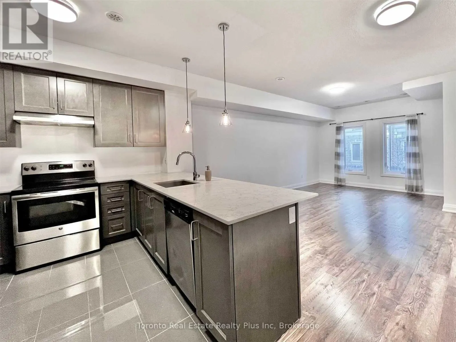 3 - 1060 ST. HILDAS WAY