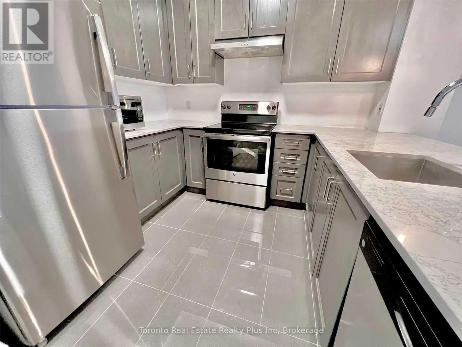 3 - 1060 ST. HILDAS WAY