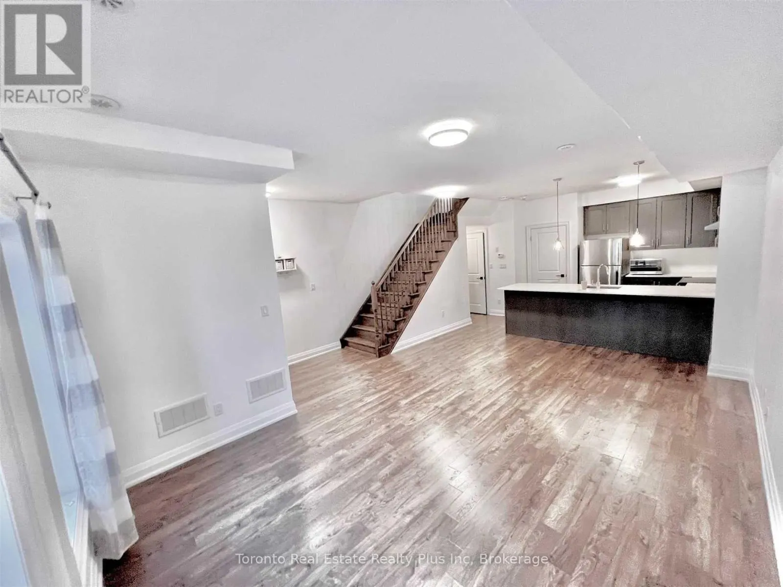 3 - 1060 ST. HILDAS WAY