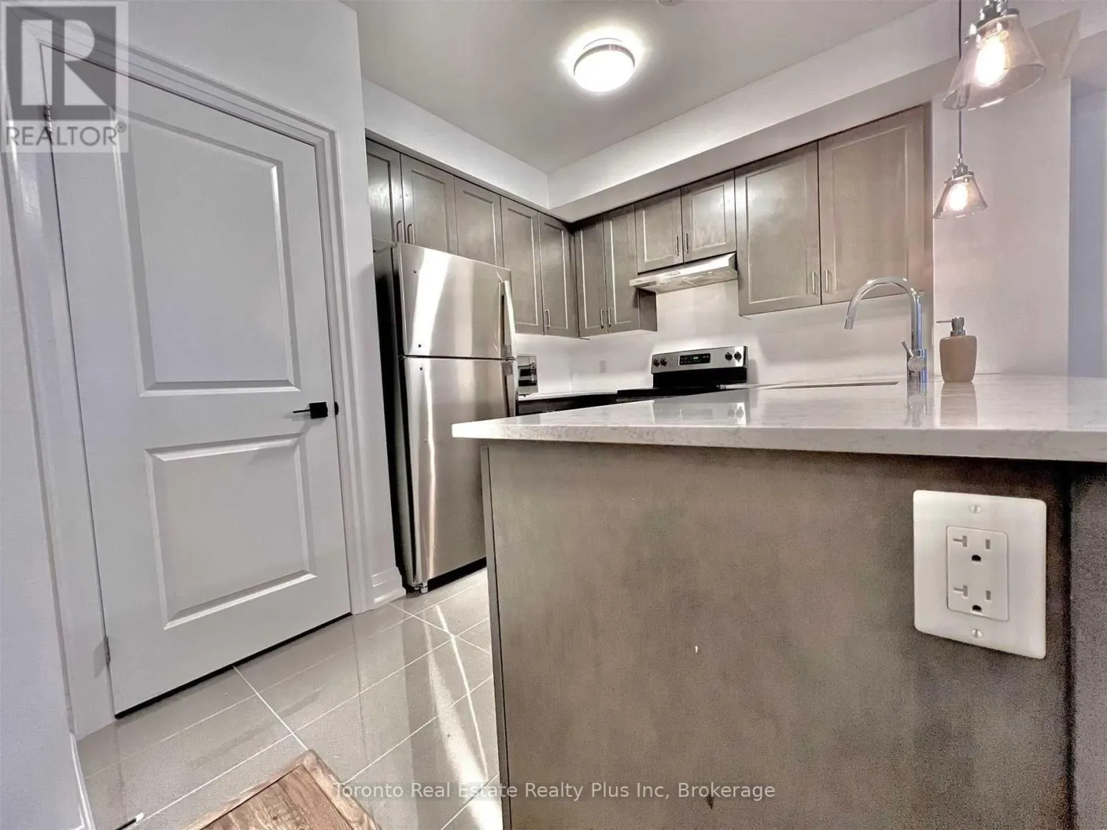 3 - 1060 ST. HILDAS WAY