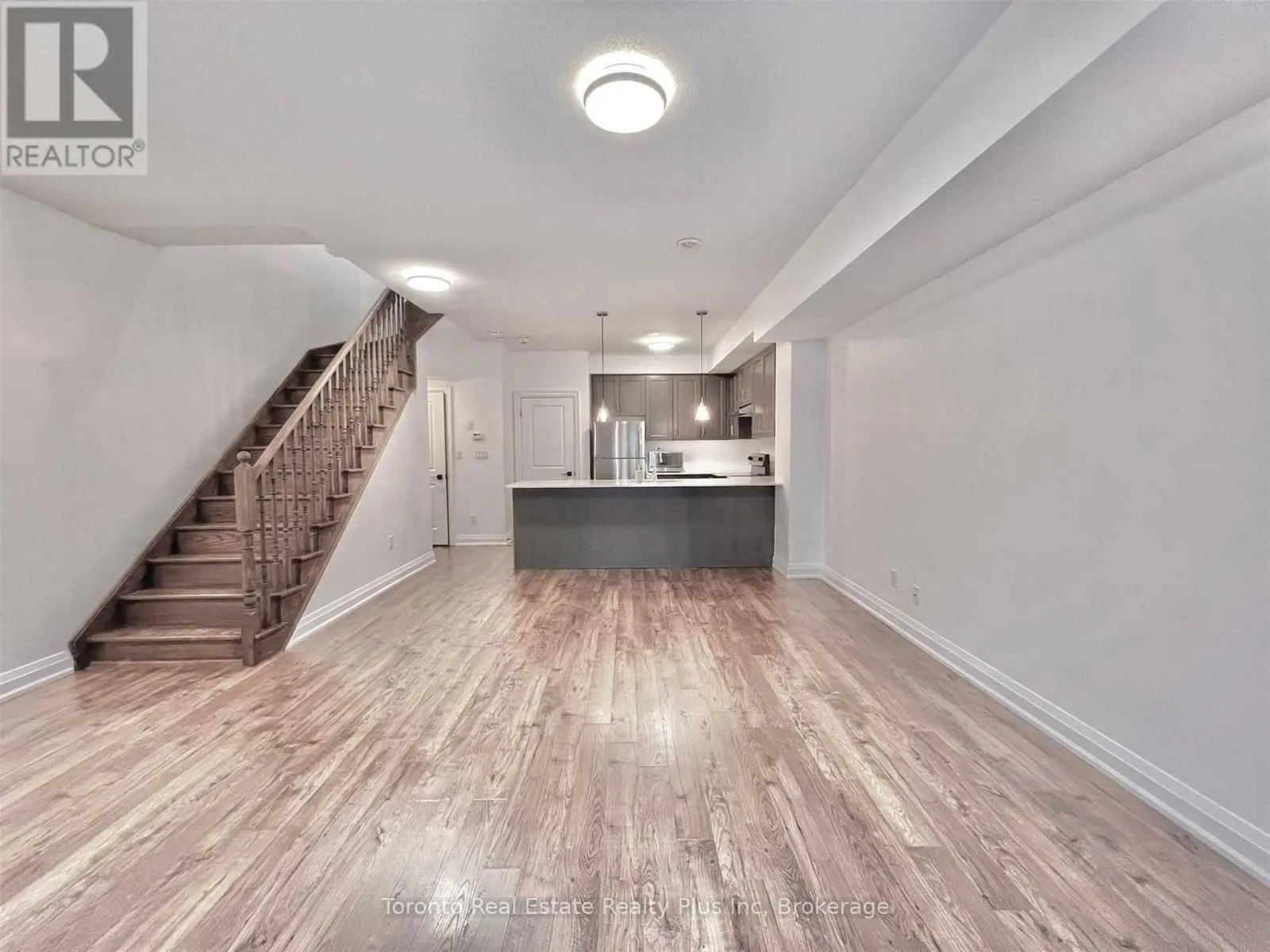3 - 1060 ST. HILDAS WAY