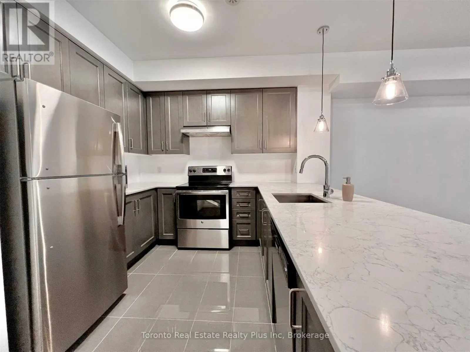 3 - 1060 ST. HILDAS WAY