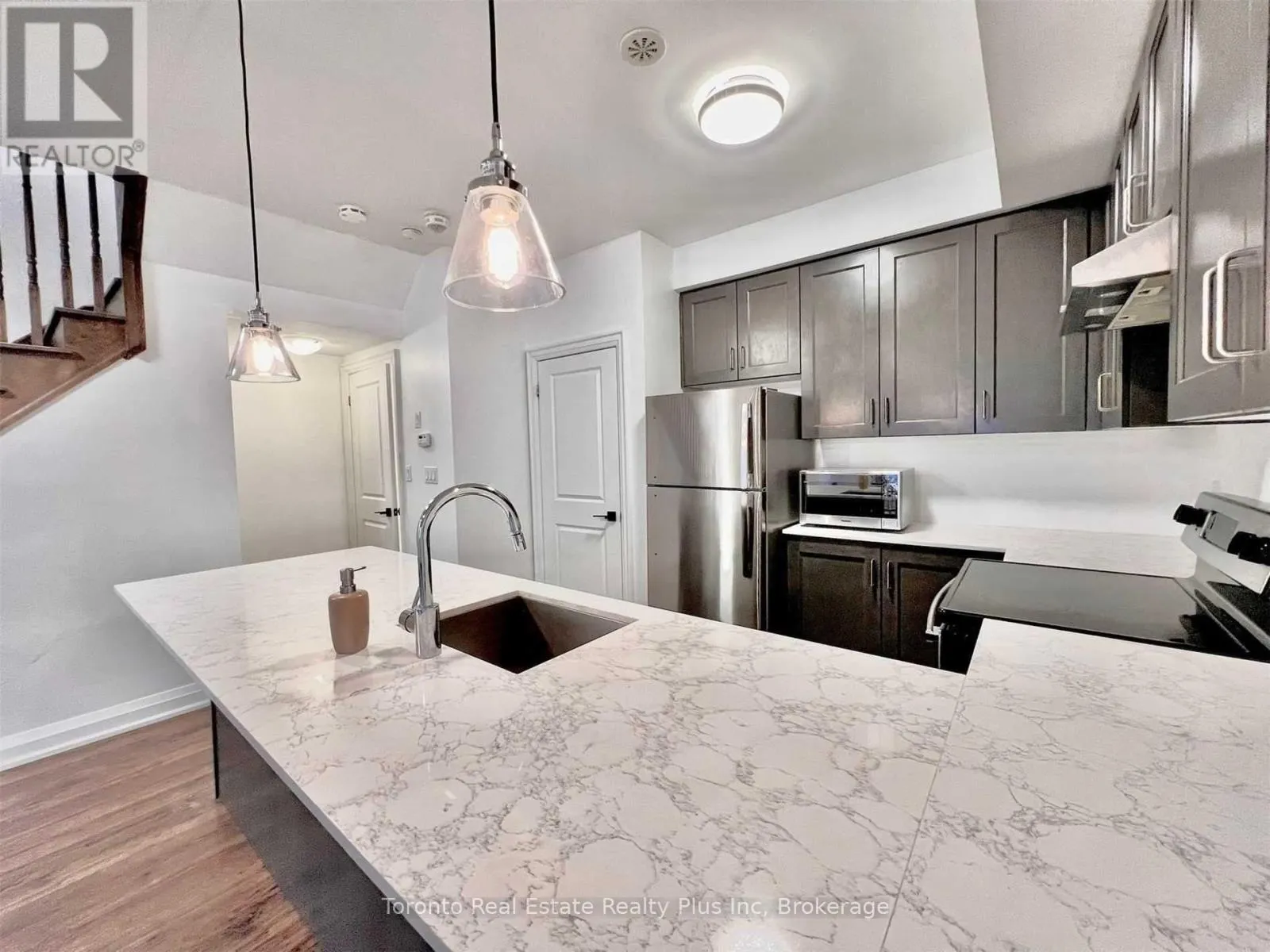 3 - 1060 ST. HILDAS WAY