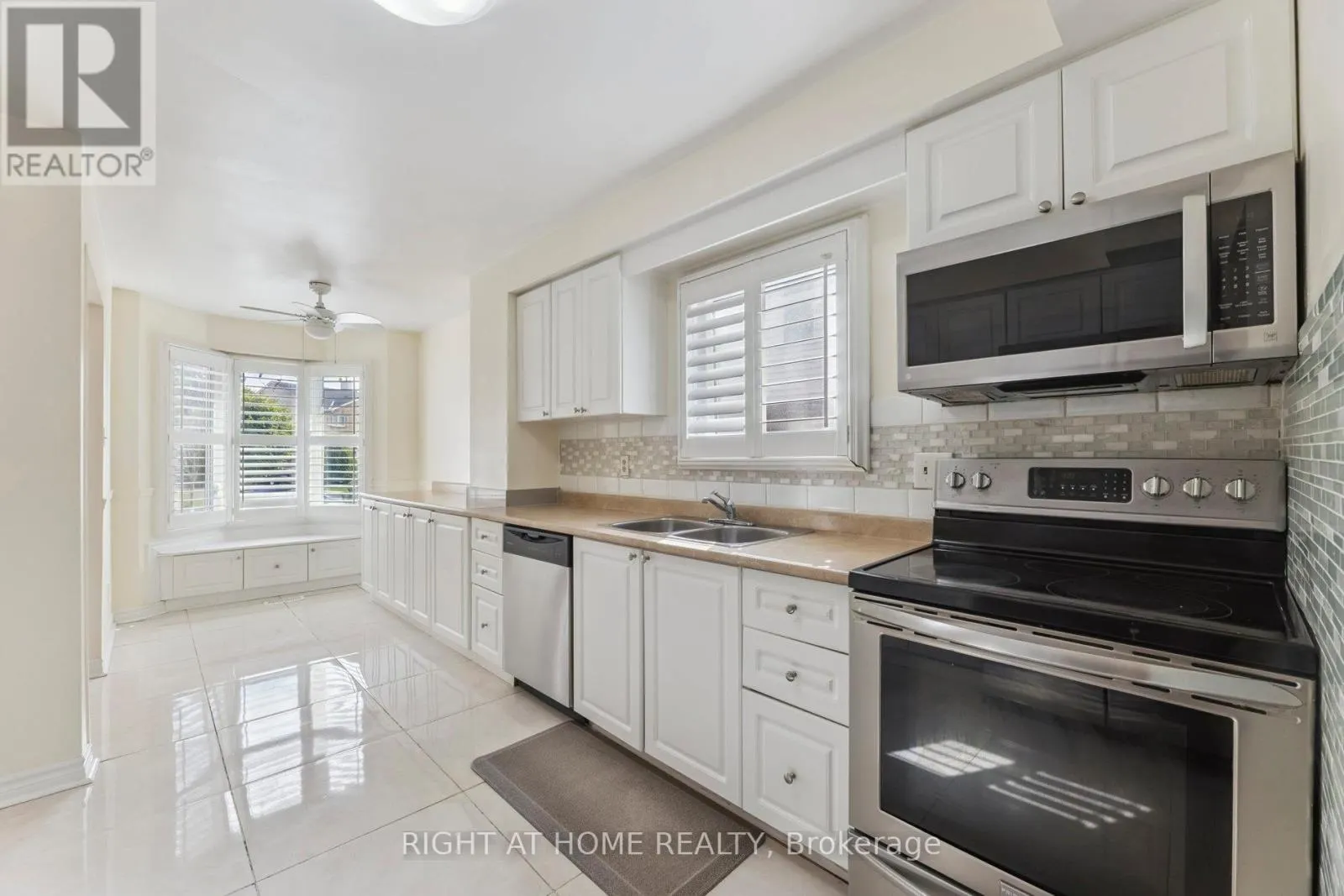 1518 WOODRUFF CRESCENT