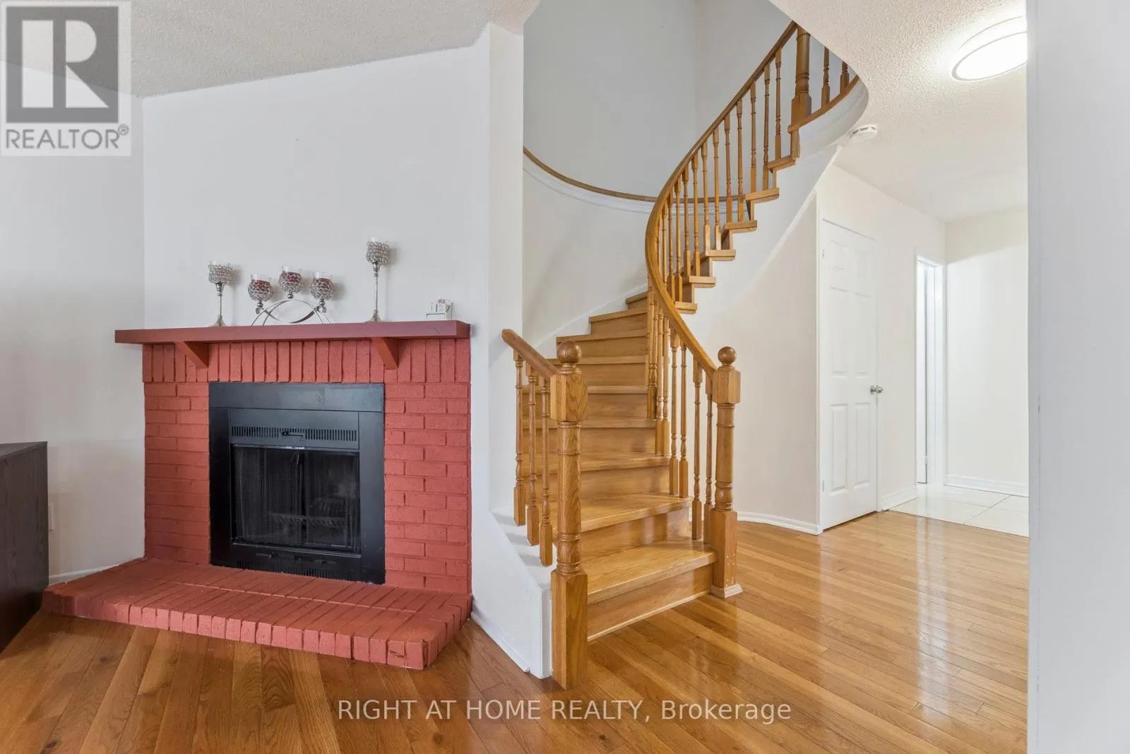 1518 WOODRUFF CRESCENT