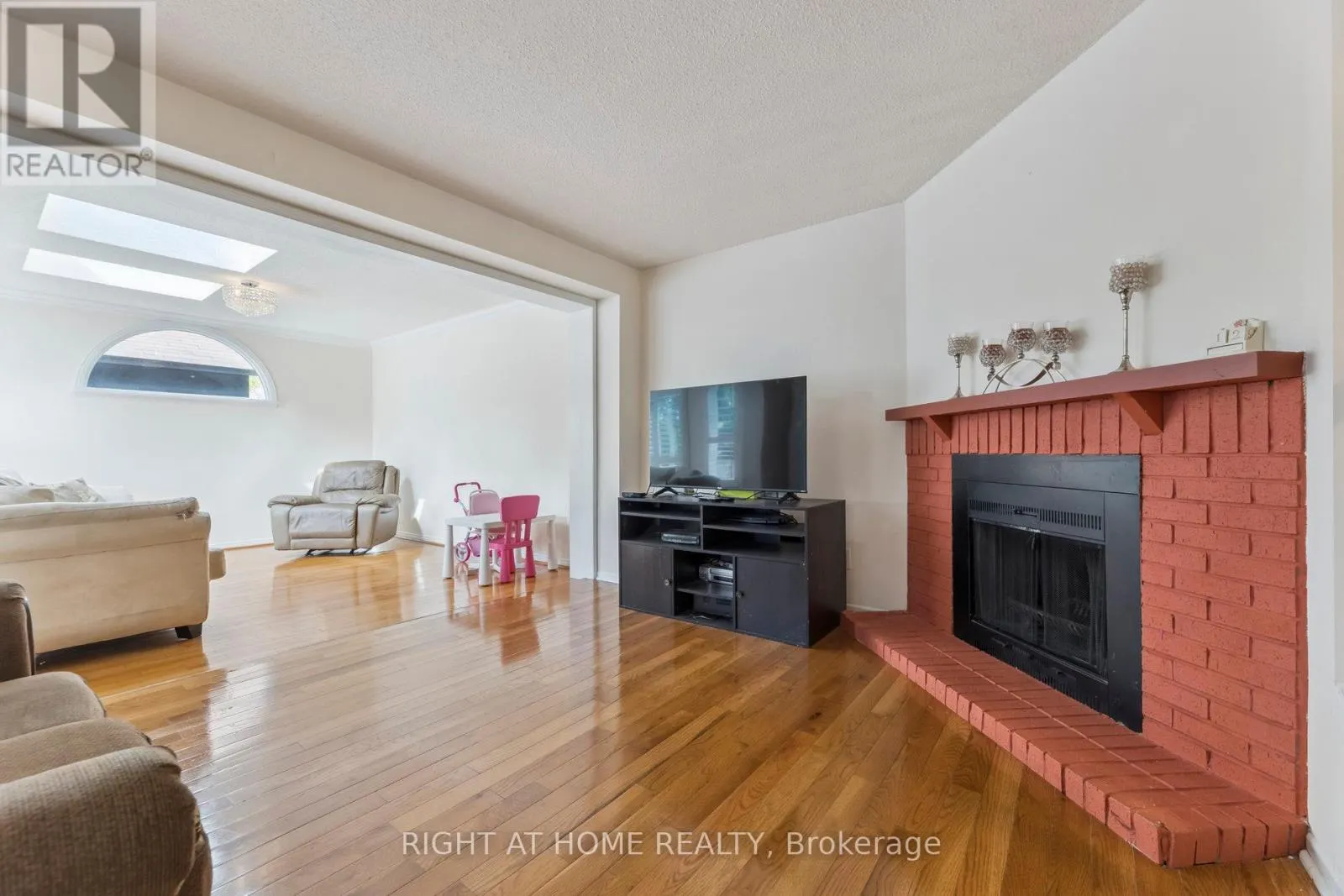 1518 WOODRUFF CRESCENT