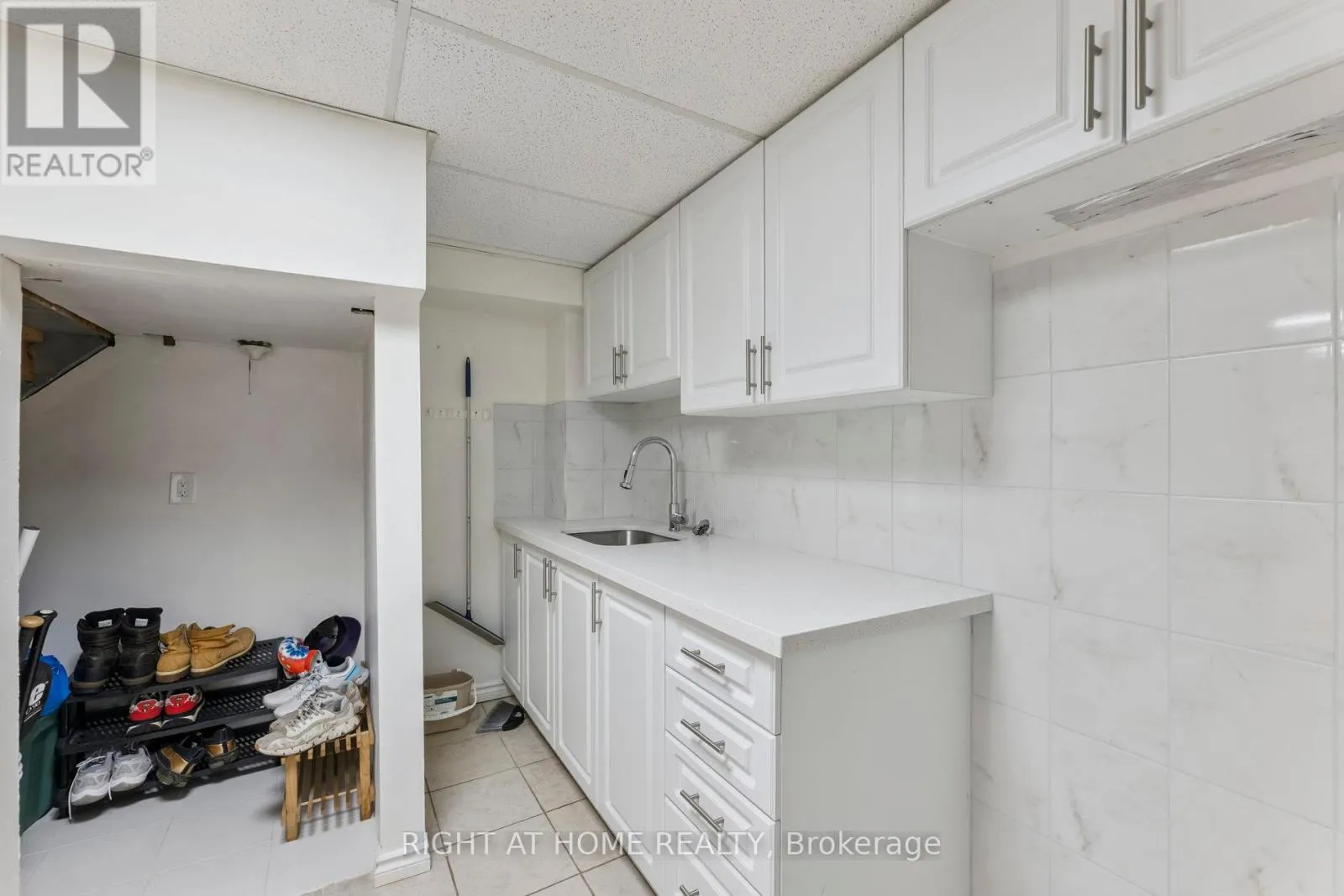 1518 WOODRUFF CRESCENT