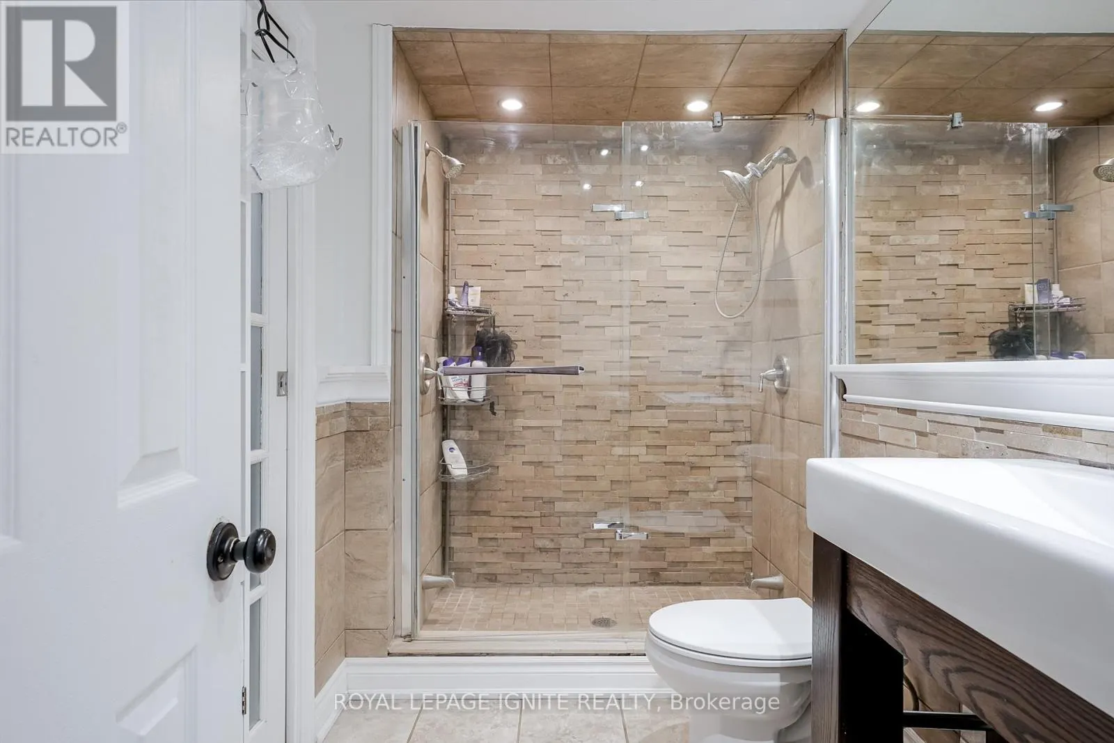 754 DOWNVIEW CRESCENT