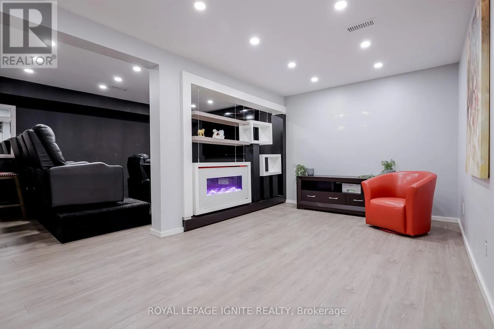 754 DOWNVIEW CRESCENT