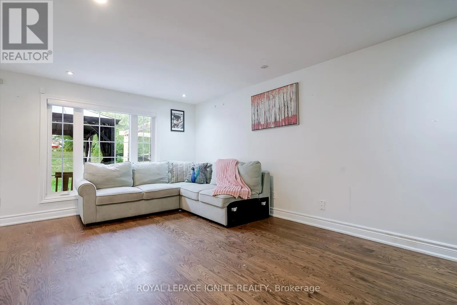 754 DOWNVIEW CRESCENT